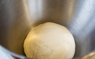 Вкусные булочки на сметане: особенности приготовления, рецепты и отзывы