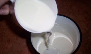 Как варить манку на молоке для грудничка и когда давать манную кашу Манная каша для детей до года рецепт