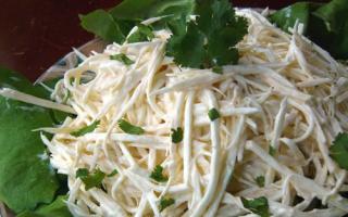 Рецепт: Салат из черешкового сельдерея Салат с майонезом со стеблем сельдерея рецепты